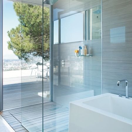 Korrosionsbeständiges Glas in einer Dusche