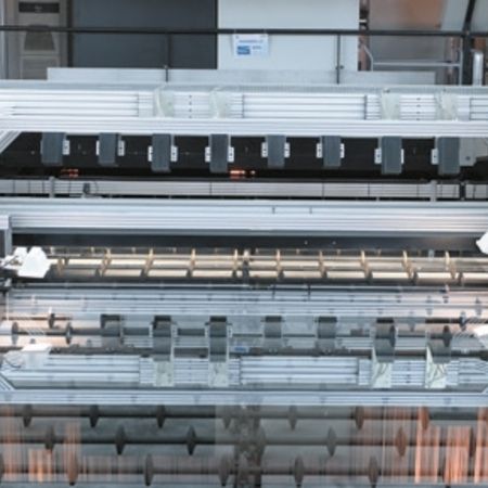 Ein Glas wird beschichtet