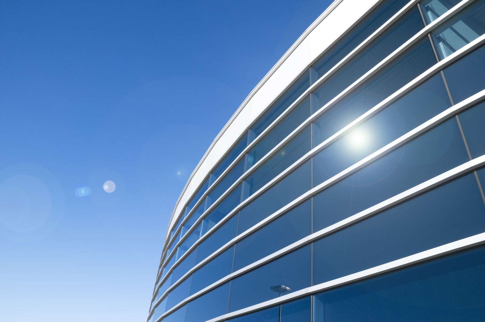 moderne-fassade-mit-beglasung